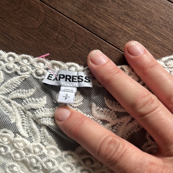 Express top in lace size small - Picture 2 of 3